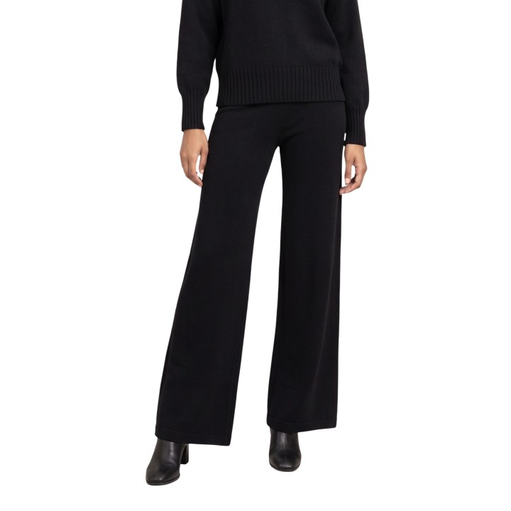 Choral pantalón de mujer negro de tejido vista frontal en modelo
