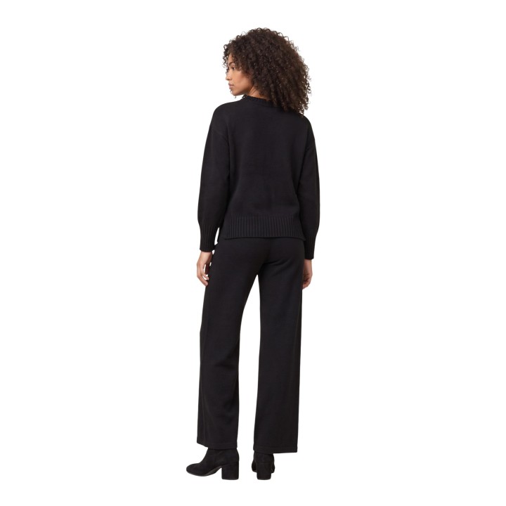 Choral pantalón de mujer negro de tejido vista posterior en modelo