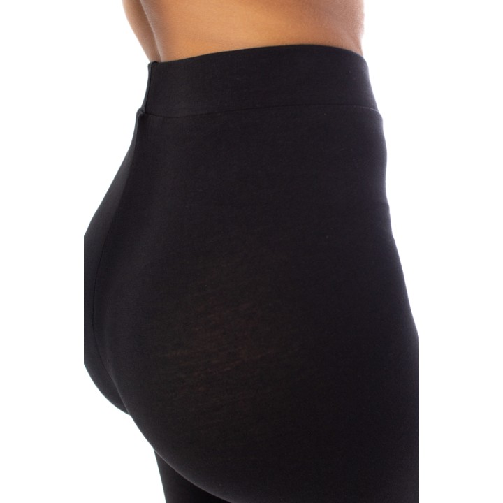 Detalle de la cintura de leggings Only negros de mujer