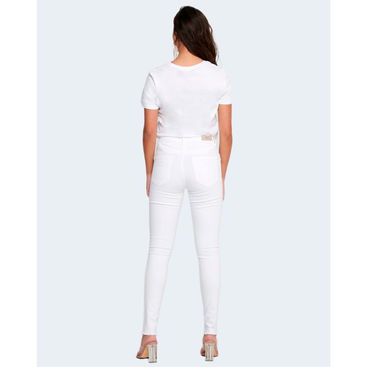 Only vaqueros de mujer blancos de denim vista posterior completa