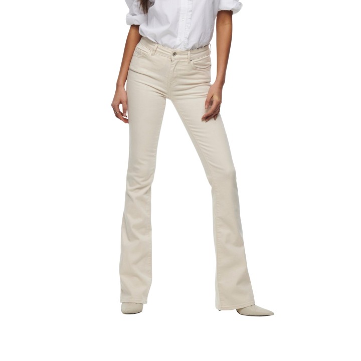Vaqueros de mujer Only en denim color crema vista frontal de tres cuartos