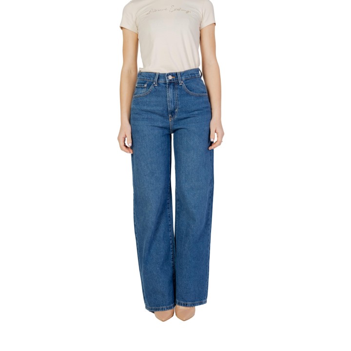 Only vaqueros de mujer en denim oscuro vista frontal con modelo