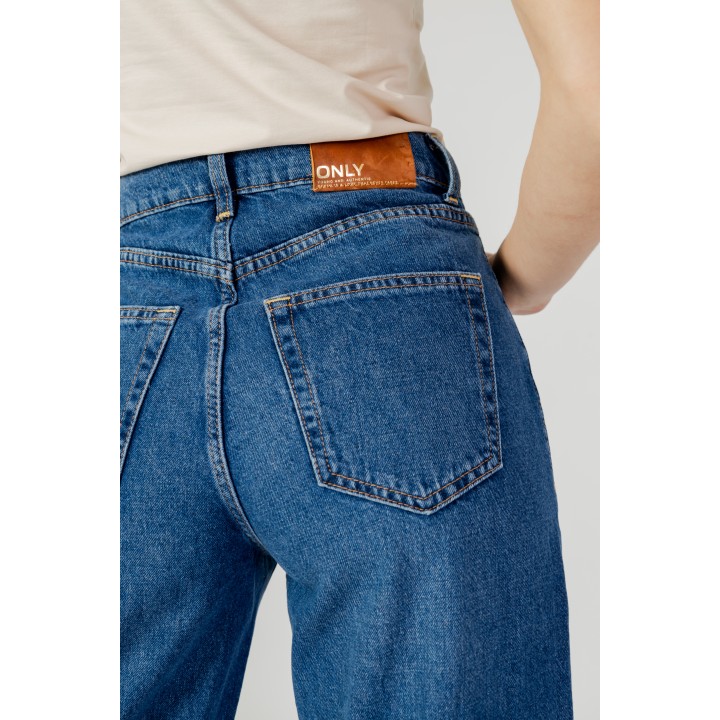 Detalle posterior de vaqueros Only de mujer en denim oscuro