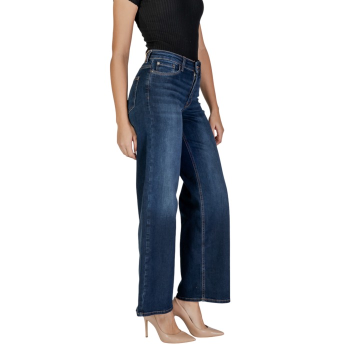 Only vaqueros de mujer en denim oscuro vista de tres cuartos