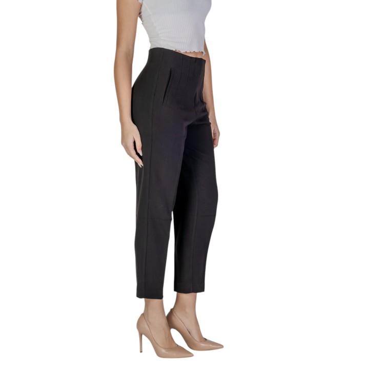 Only pantalón de traje de mujer negro ONLRAVEN LIFE HW PANT TLR vista tres cuartos