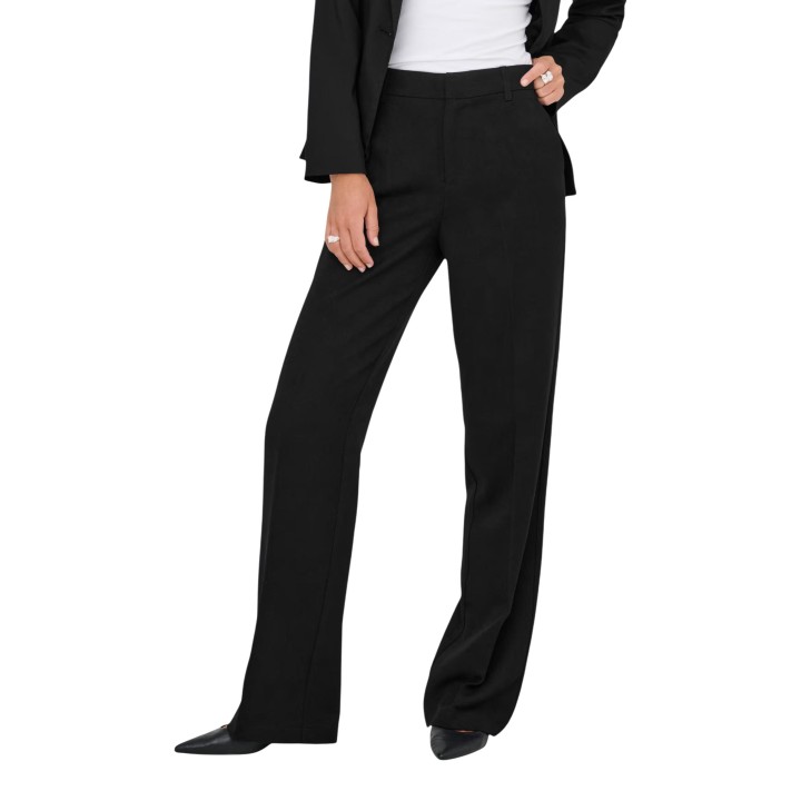 Only pantalón de mujer negro vista frontal de tres cuartos