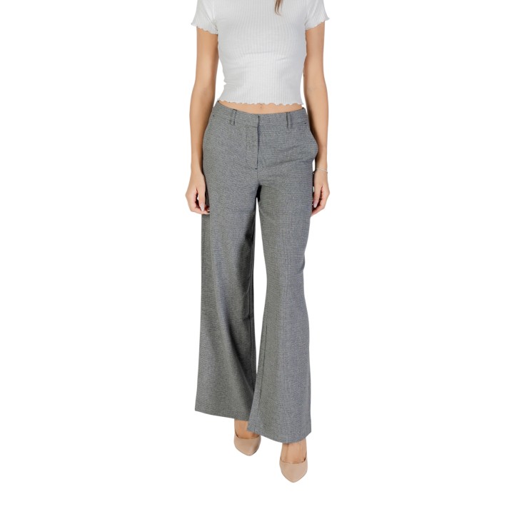 Pantalón de mujer Only gris de pierna ancha vista frontal