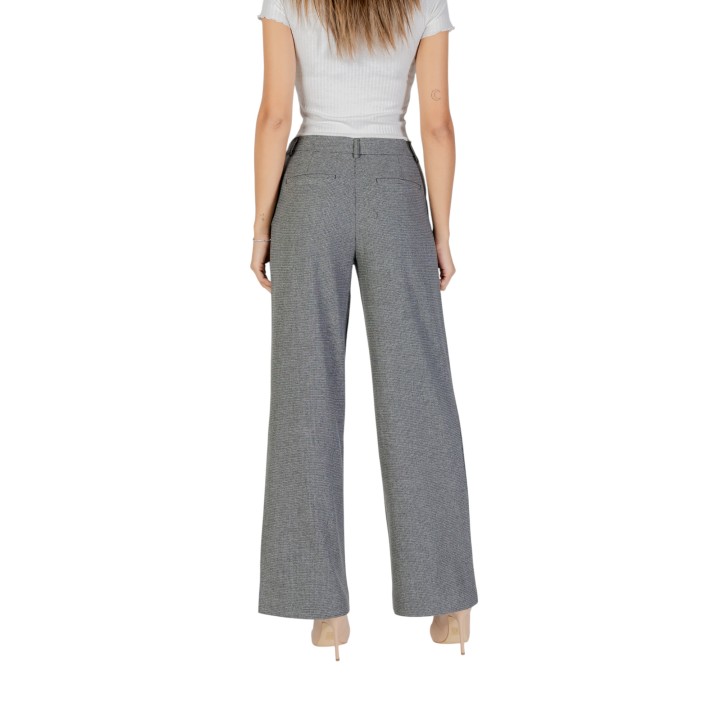 Pantalón de mujer Only gris de pierna ancha vista posterior