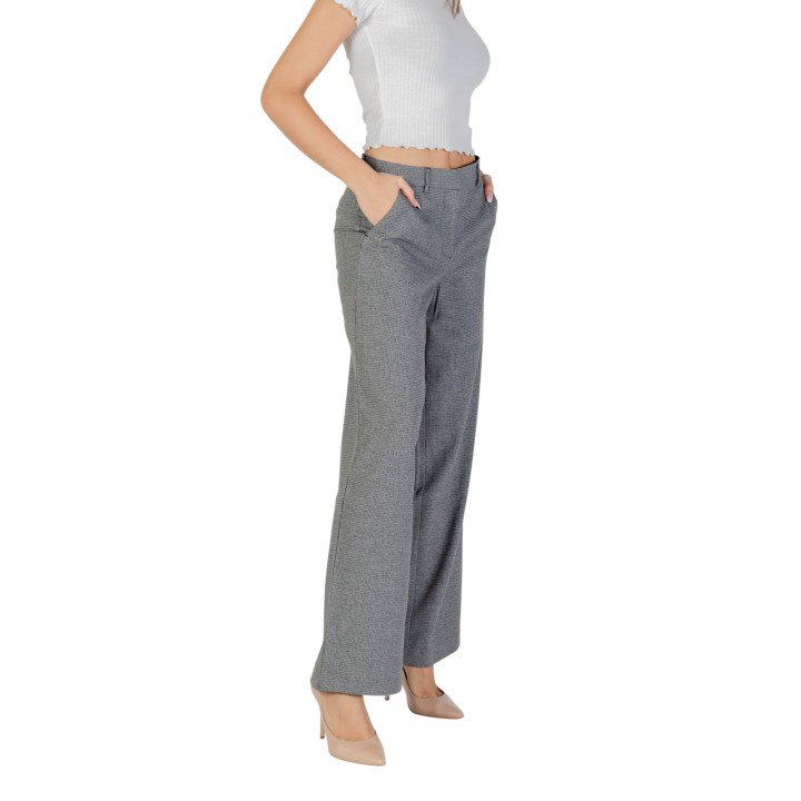 Pantalón de mujer Only gris de pierna ancha vista lateral