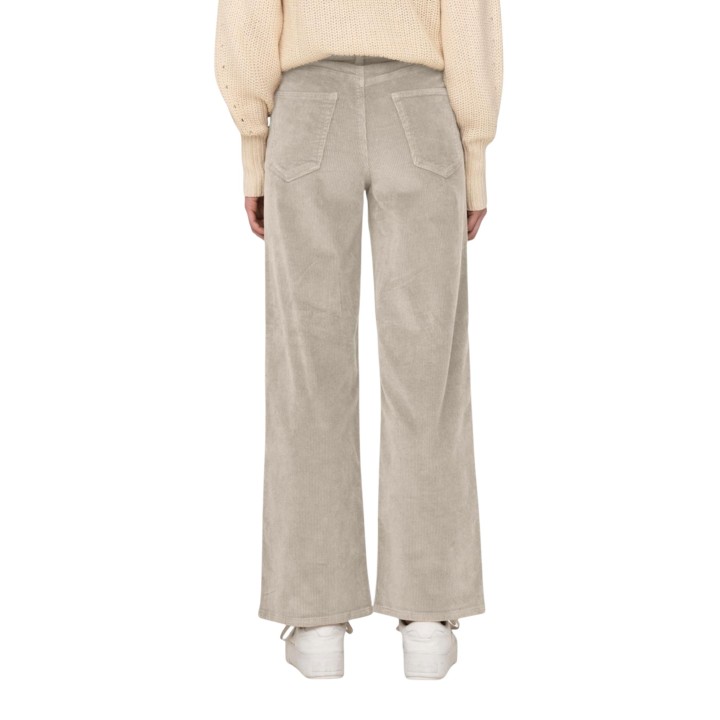Only pantalón de mujer beige de pana vista posterior