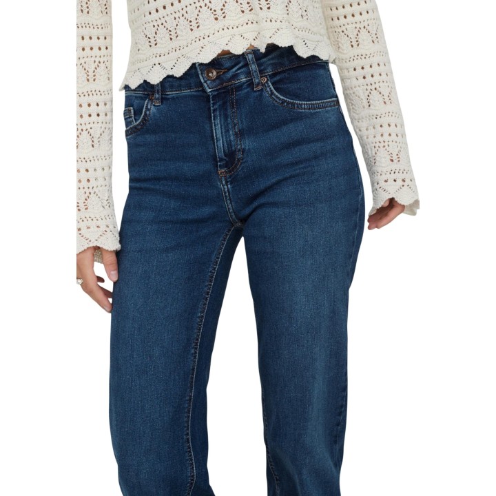 Detalle frontal de vaqueros Only de mujer en denim azul
