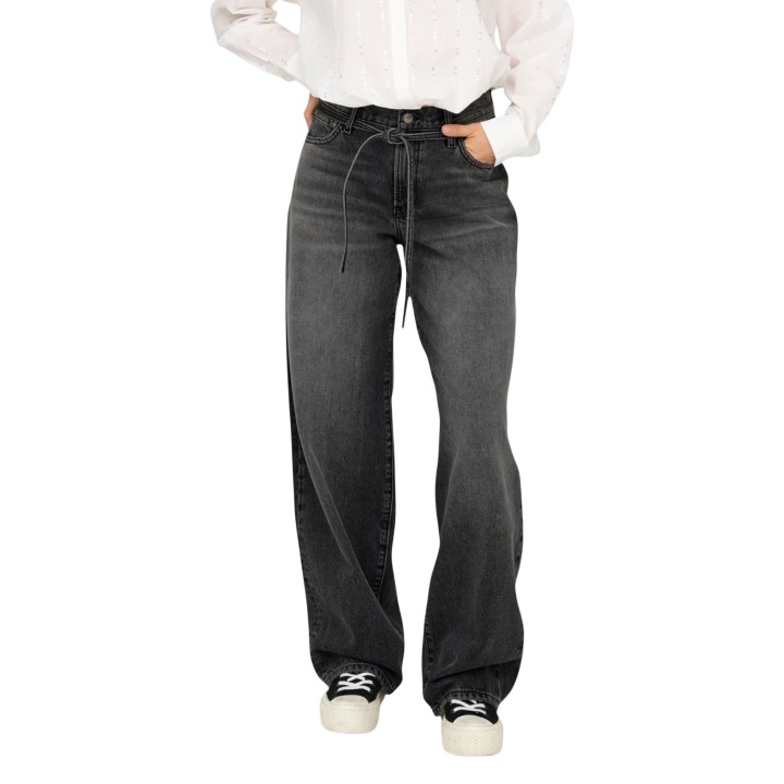 Vaqueros Only de mujer negros en denim vista frontal con pierna recta y cinturón de lazo