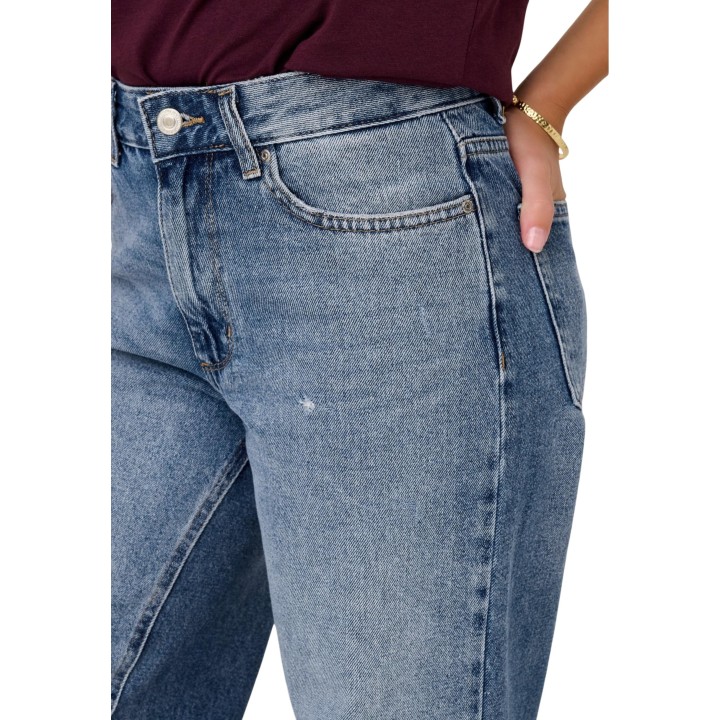 Detalle de vaqueros Only de mujer wide leg en denim azul claro