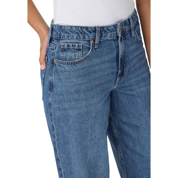 Detalle frontal de vaqueros Only de mujer en denim azul