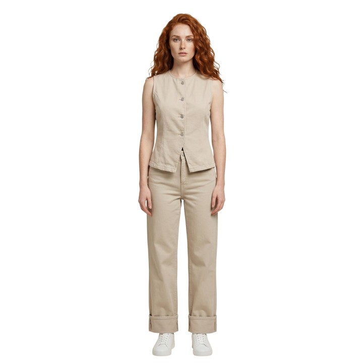 Only vaqueros de mujer beige claro Onleverly 15364368 vista frontal en modelo