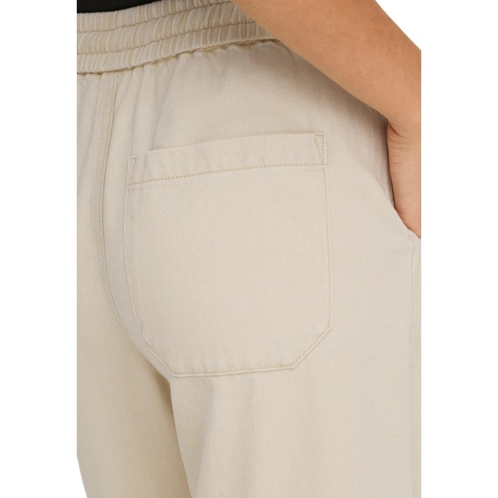 Detalle del bolsillo posterior del pantalón Only Onlmaisa 15367380 color crema