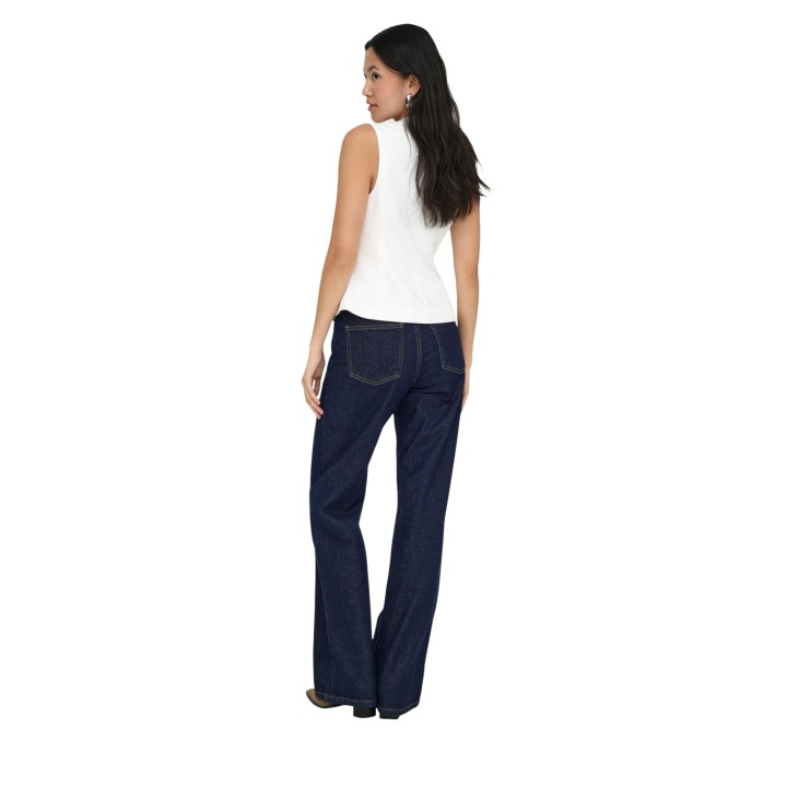 Only vaqueros de mujer azul oscuro de denim vista posterior en tres cuartos