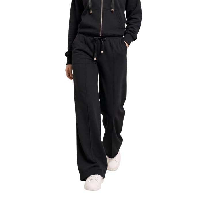 Only pantalón de mujer negro 15380274 en vista frontal de tres cuartos