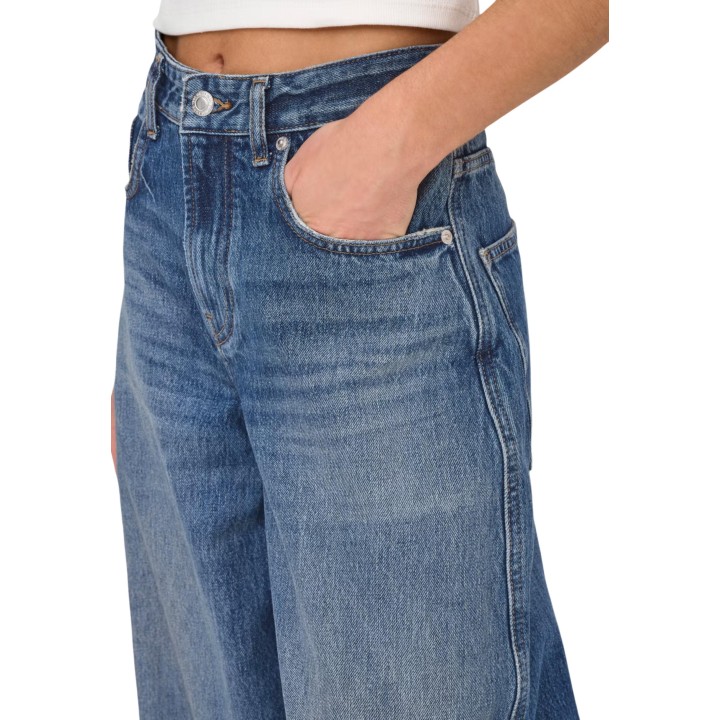 Detalle de vaqueros Only de mujer en denim azul