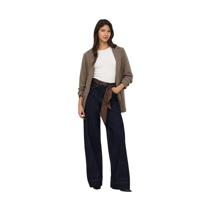 Vaqueros de mujer Only en denim azul oscuro vista tres cuartos