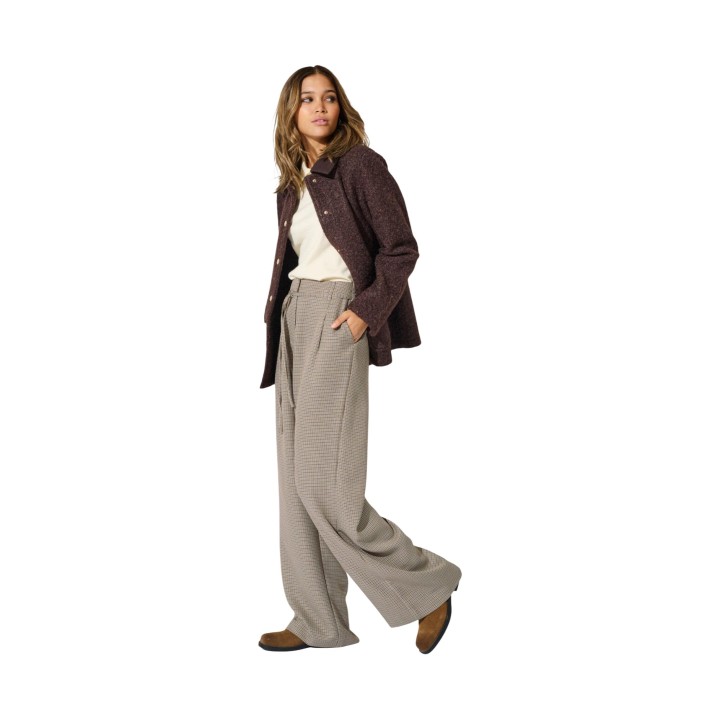 Only pantalón de mujer palazzo a cuadros color coffee vista tres cuartos