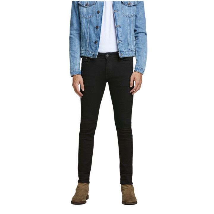 Vaqueros negros de hombre Jack Jones JJILIAM vista frontal con modelo