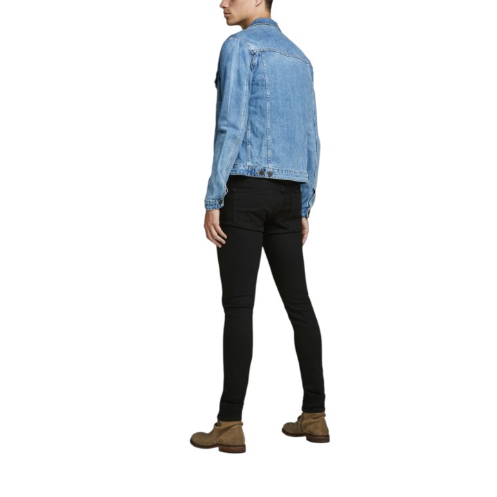 Vaqueros negros de hombre Jack Jones JJILIAM vista posterior con modelo