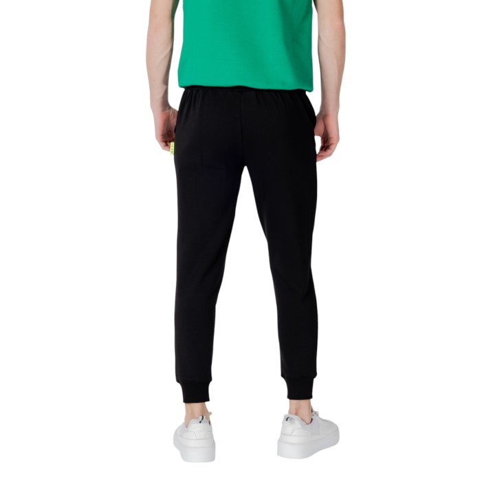 Icon pantalón deportivo de hombre negro ICUS2S5P001 en vista posterior
