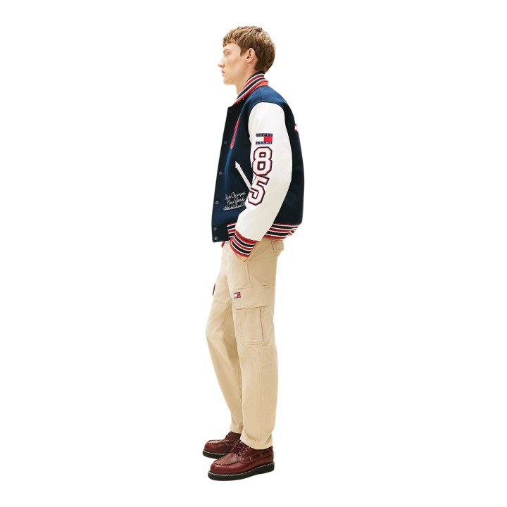 Pantalón cargo beige de hombre Tommy Hilfiger Jeans vista lateral