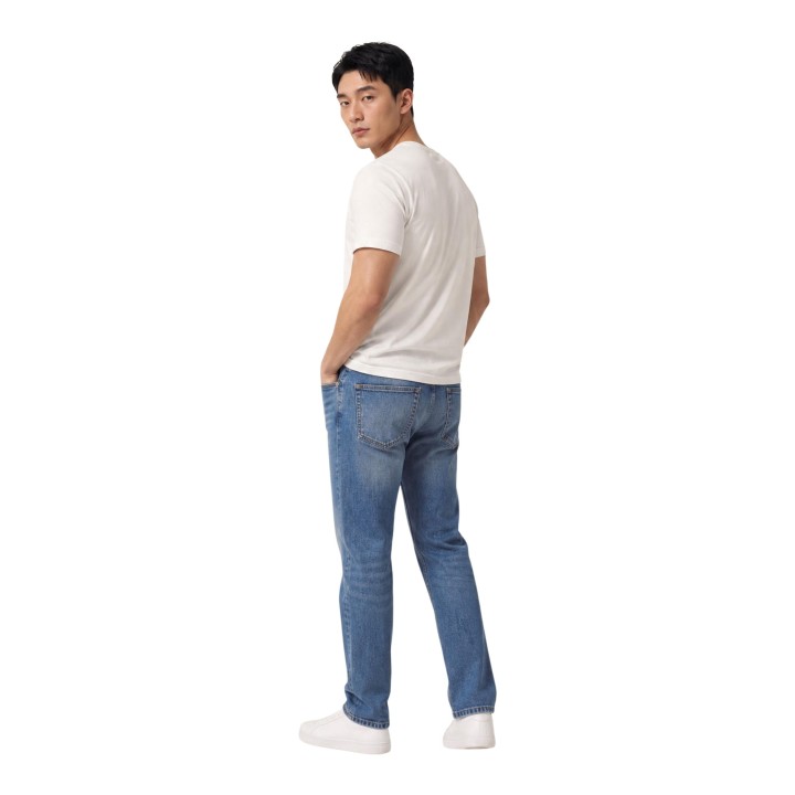 Vaqueros de hombre Tommy Hilfiger Jeans DM0DM23402 en denim vista posterior de tres cuartos