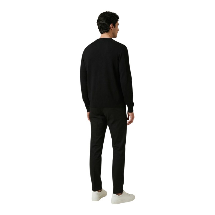 Antony Morato pantalón slim fit de hombre negro vista posterior en tres cuartos