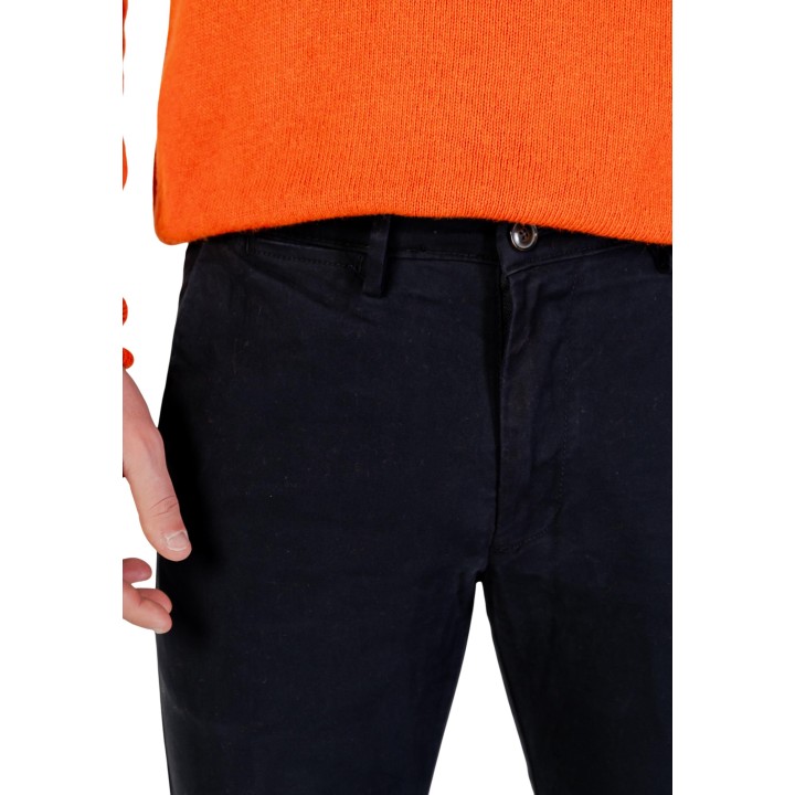 Detalle del pantalón chino slim fit Borghese azul para hombre