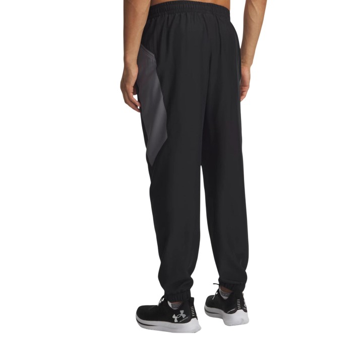 Under Armour UA Tech Sport Pant 6011268 para hombre negro y blanco vista posterior