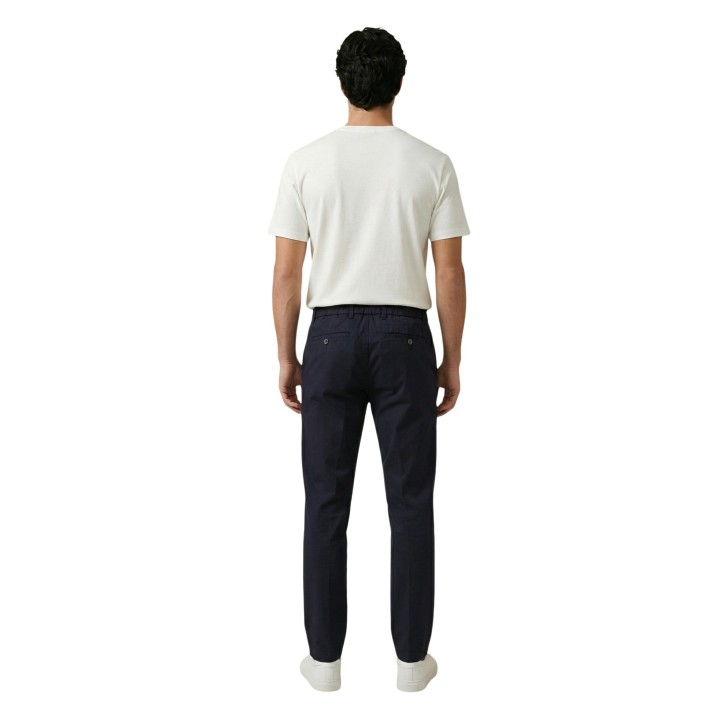 YOS pantalón de hombre azul oscuro de popelín vista posterior