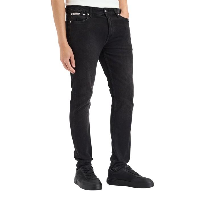 Calvin Klein Jeans vaqueros slim de hombre negros vista frontal