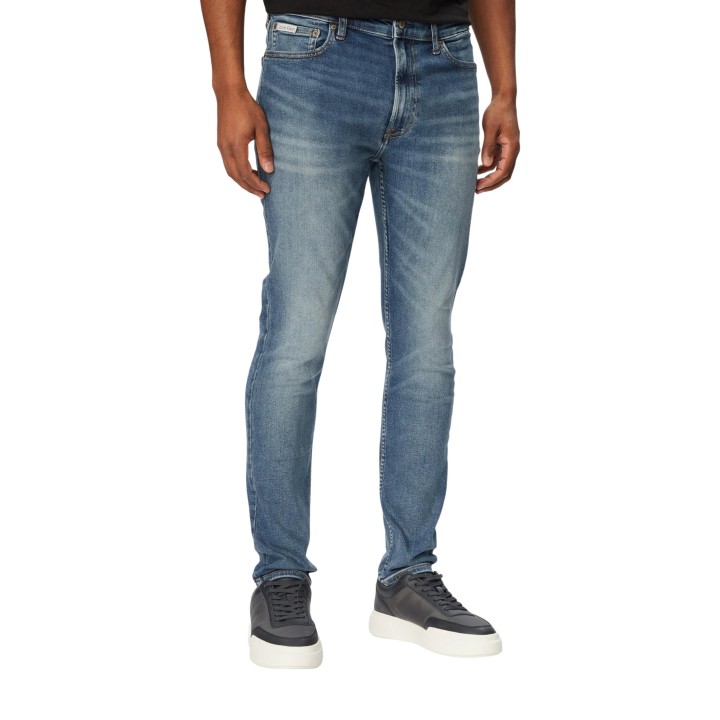Vaqueros Calvin Klein Jeans para hombre en denim vista frontal