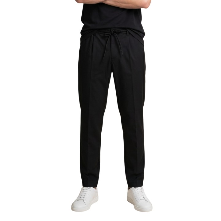 YOS GP221/226 pantalón negro de hombre detalle frontal