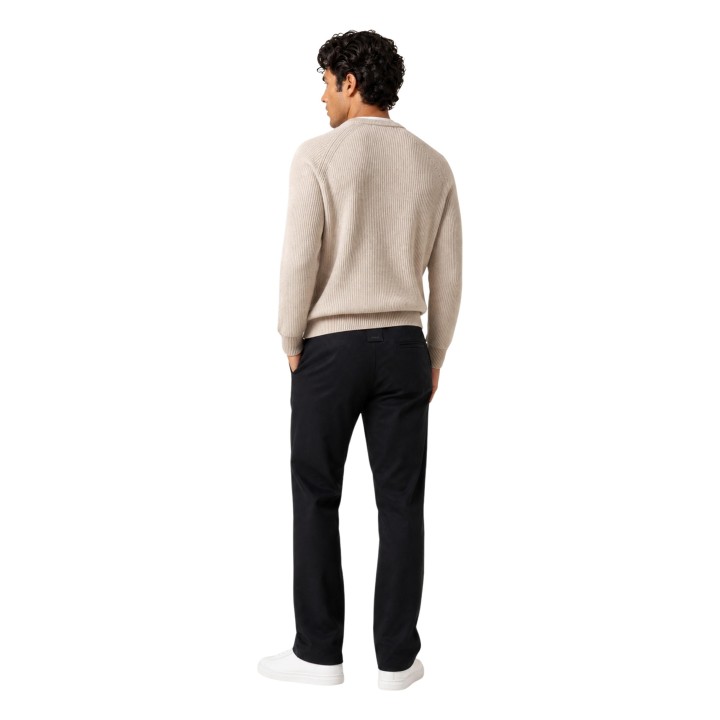 Guess pantalón negro de hombre vista posterior referencia M6BB13 K6166