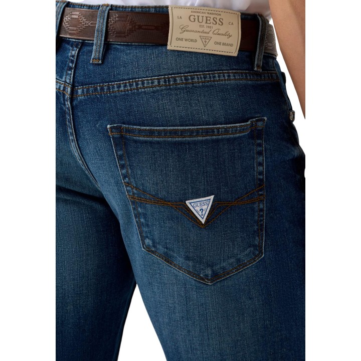 Detalle posterior del pantalón vaquero Guess Angels M6YAN2 D1476 en denim oscuro