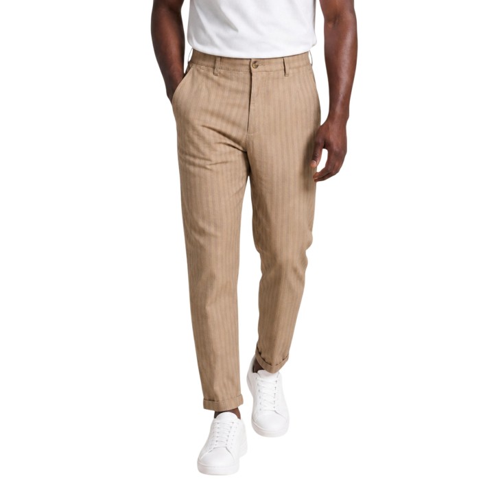 Hydra Clothing pantalón de hombre color mud vista de tres cuartos