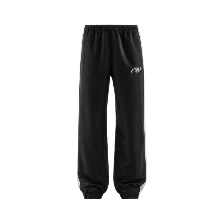 Pantalón negro New Balance de hombre MB62A8LTBK en vista frontal