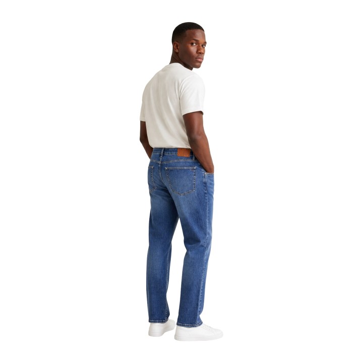 Vaqueros Tommy Hilfiger Jeans de hombre en denim azul vista posterior tres cuartos