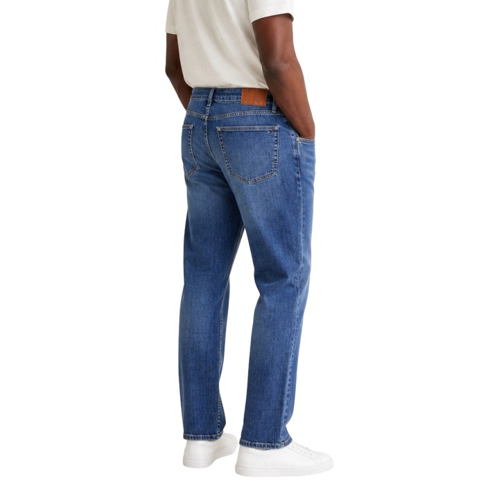 Vaqueros Tommy Hilfiger Jeans de hombre en denim azul detalle posterior