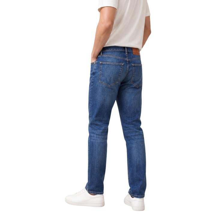 Vaqueros Tommy Hilfiger Jeans de hombre en denim oscuro vista posterior