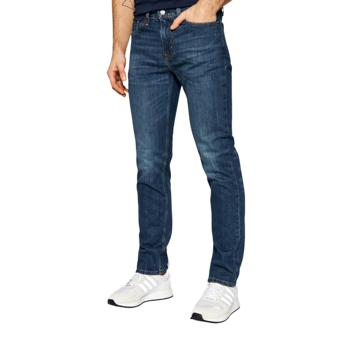 Vaqueros Levi's de hombre en denim azul vista frontal