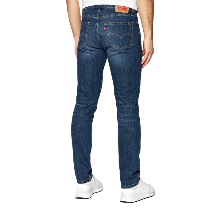 Vaqueros Levi's de hombre en denim azul vista posterior