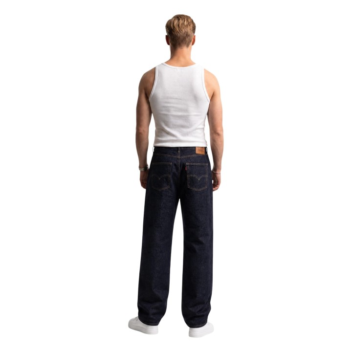 Vaqueros Levi's® de hombre en denim azul oscuro vista posterior