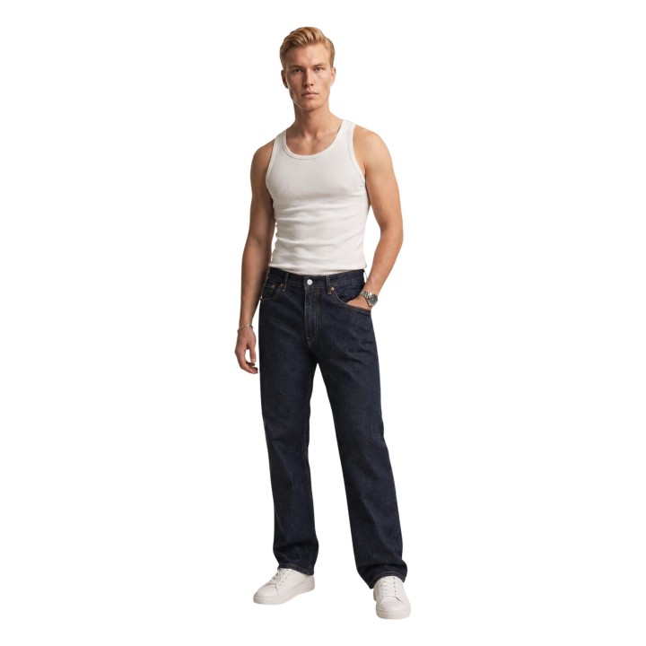 Vaqueros Levi's® de hombre en denim azul oscuro vista de tres cuartos