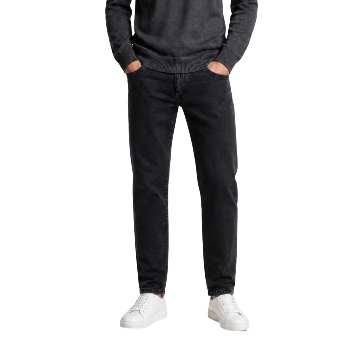 Vaqueros Replay Grover para hombre en denim negro vista frontal