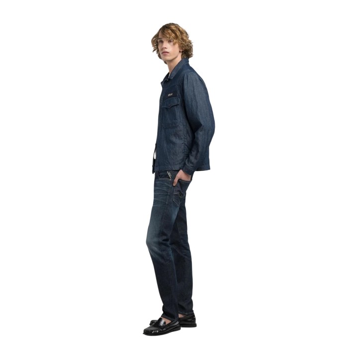 Vaqueros de hombre Replay Anbass en denim azul oscuro vista lateral